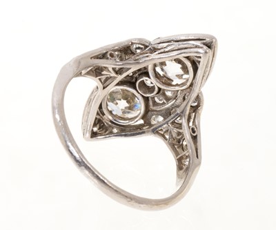 Lot 424 - A fine Art Deco diamond cocktail ring
