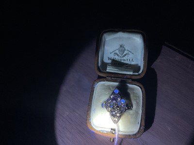 Lot 424 - A fine Art Deco diamond cocktail ring