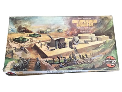 Lot 44 - Airfix HO-OO Scale Gun Emplacement Assault Set No.51650-7, Scale 1:24 James Bond Autogyro No.04401 and other model kits (qty)