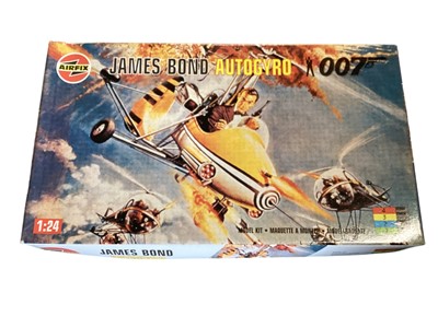 Lot 44 - Airfix HO-OO Scale Gun Emplacement Assault Set No.51650-7, Scale 1:24 James Bond Autogyro No.04401 and other model kits (qty)