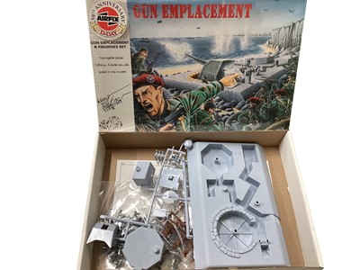 Lot 44 - Airfix HO-OO Scale Gun Emplacement Assault Set No.51650-7, Scale 1:24 James Bond Autogyro No.04401 and other model kits (qty)