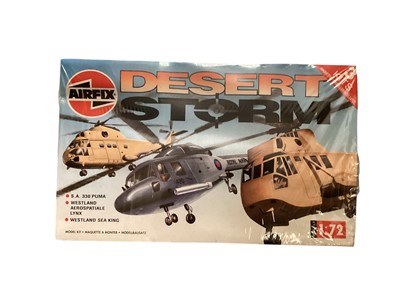 Lot 44 - Airfix HO-OO Scale Gun Emplacement Assault Set No.51650-7, Scale 1:24 James Bond Autogyro No.04401 and other model kits (qty)