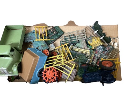 Lot 205 - Lead selection various manufacturers including farm vehicles, horse & carts, tractors, dove cots, plus some Zoo animals (2 boxes)