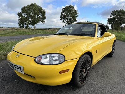 Lot 2 - 2000 Mazda MX-5, 1598cc, 2 door convertible, reg. no. W996 PPX
