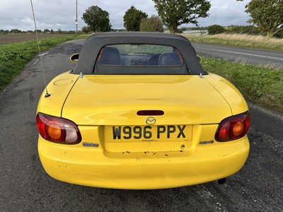 Lot 2 - 2000 Mazda MX-5, 1598cc, 2 door convertible, reg. no. W996 PPX