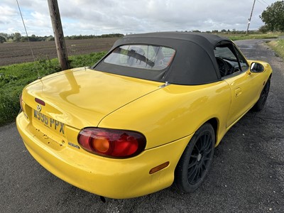 Lot 2 - 2000 Mazda MX-5, 1598cc, 2 door convertible, reg. no. W996 PPX