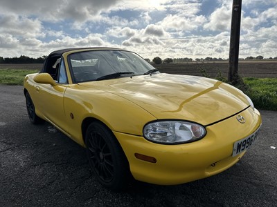 Lot 2 - 2000 Mazda MX-5, 1598cc, 2 door convertible, reg. no. W996 PPX