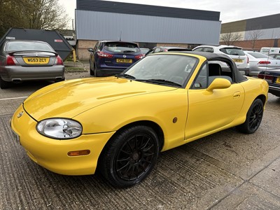 Lot 2 - 2000 Mazda MX-5, 1598cc, 2 door convertible, reg. no. W996 PPX