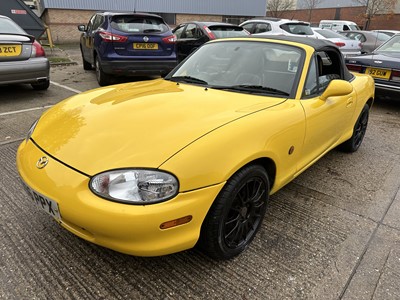 Lot 2 - 2000 Mazda MX-5, 1598cc, 2 door convertible, reg. no. W996 PPX
