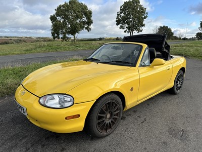 Lot 2 - 2000 Mazda MX-5, 1598cc, 2 door convertible, reg. no. W996 PPX