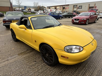 Lot 2 - 2000 Mazda MX-5, 1598cc, 2 door convertible, reg. no. W996 PPX