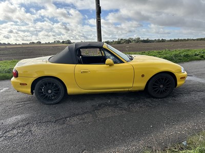 Lot 2 - 2000 Mazda MX-5, 1598cc, 2 door convertible, reg. no. W996 PPX