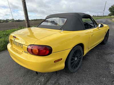 Lot 2 - 2000 Mazda MX-5, 1598cc, 2 door convertible, reg. no. W996 PPX