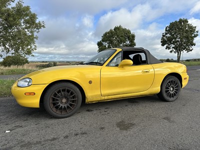 Lot 2 - 2000 Mazda MX-5, 1598cc, 2 door convertible, reg. no. W996 PPX