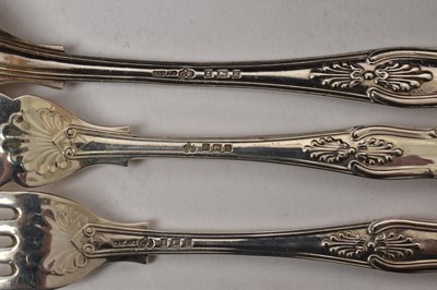 Lot 510 - A comprehensive selection of matching contemporary silver Kings pattern with diamond heel cutlery