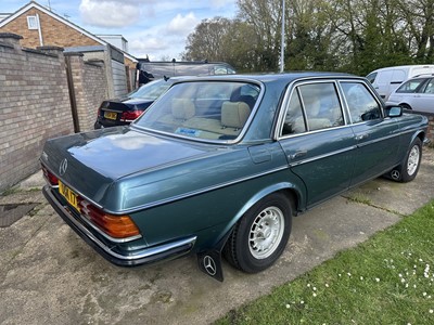 Lot 5 - 1983 Mercedes - Benz 280E W123, 2746cc, automatic, 4 door saloon, reg. no. OGK 17Y
