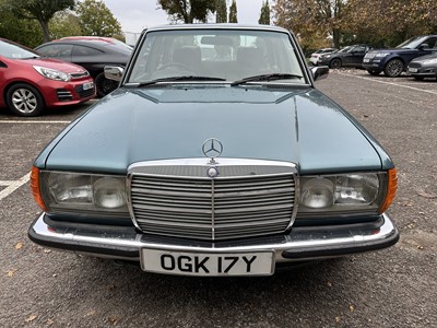 Lot 5 - 1983 Mercedes - Benz 280E W123, 2746cc, automatic, 4 door saloon, reg. no. OGK 17Y