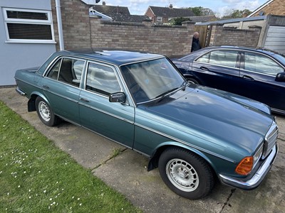 Lot 5 - 1983 Mercedes - Benz 280E W123, 2746cc, automatic, 4 door saloon, reg. no. OGK 17Y