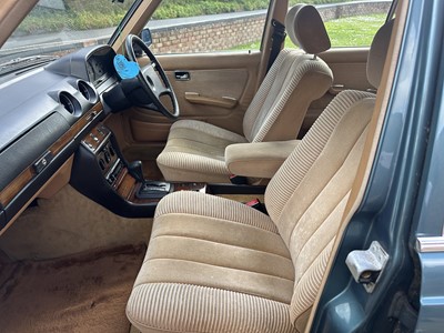 Lot 5 - 1983 Mercedes - Benz 280E W123, 2746cc, automatic, 4 door saloon, reg. no. OGK 17Y