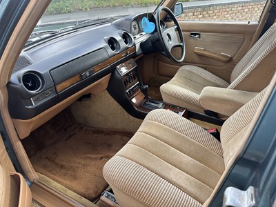 Lot 5 - 1983 Mercedes - Benz 280E W123, 2746cc, automatic, 4 door saloon, reg. no. OGK 17Y