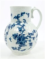 Lot 150 - 18th century Worcester ovoid cabbage leaf...