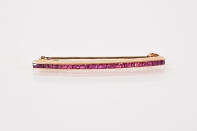 Lot 670 - Art Deco ruby bar brooch/tie pin