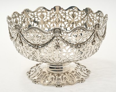 Lot 425 - Good quality pierced silver fruit bowl