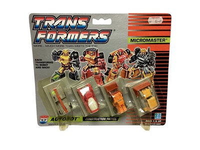 Lot 1701 - Hasbro Transformers (c1987) Sparkabot Autobot Sizzle, Fizzle & Guzzle, No.5859, plus Autobot Construction Patrol No.5544 & Bumblebee together with HG Toys Robots in Disguise Clip On, all...