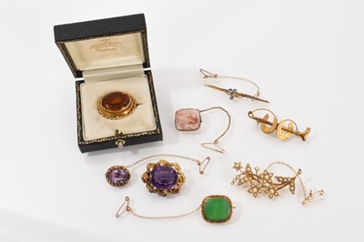 Lot 602 - Group of eight antique brooches