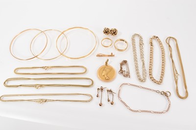 Lot 604 - Group of gold jewellery