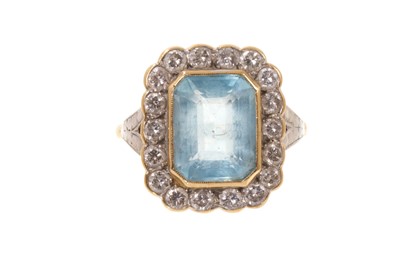 Lot 617 - Aquamarine and diamond cluster ring