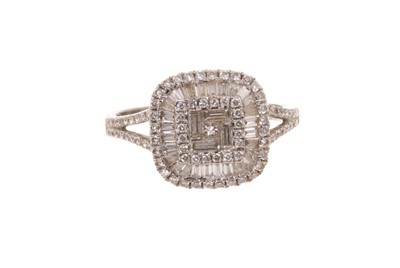 Lot 621 - Diamond cluster ring in 18ct white gold setting