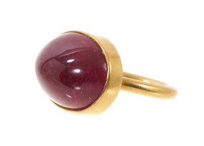 Lot 626 - Pink tourmaline dress ring