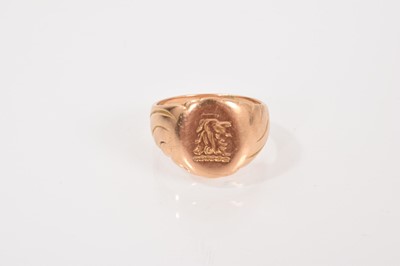 Lot 628 - Victorian 18ct gold signet ring with engraved lion’s head crest