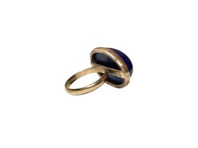 Lot 36 - 9ct gold mounted lapis lazuli oval cabochon cocktail ring