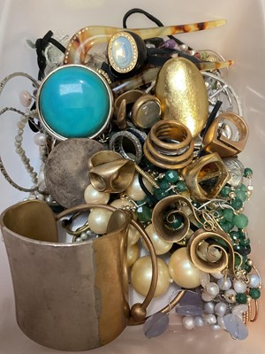 Lot 40 - Group of costume jewellery including abstract/modernist style cocktail rings, large cuff bangle, various beads etc