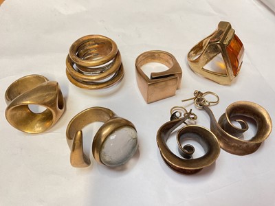 Lot 40 - Group of costume jewellery including abstract/modernist style cocktail rings, large cuff bangle, various beads etc