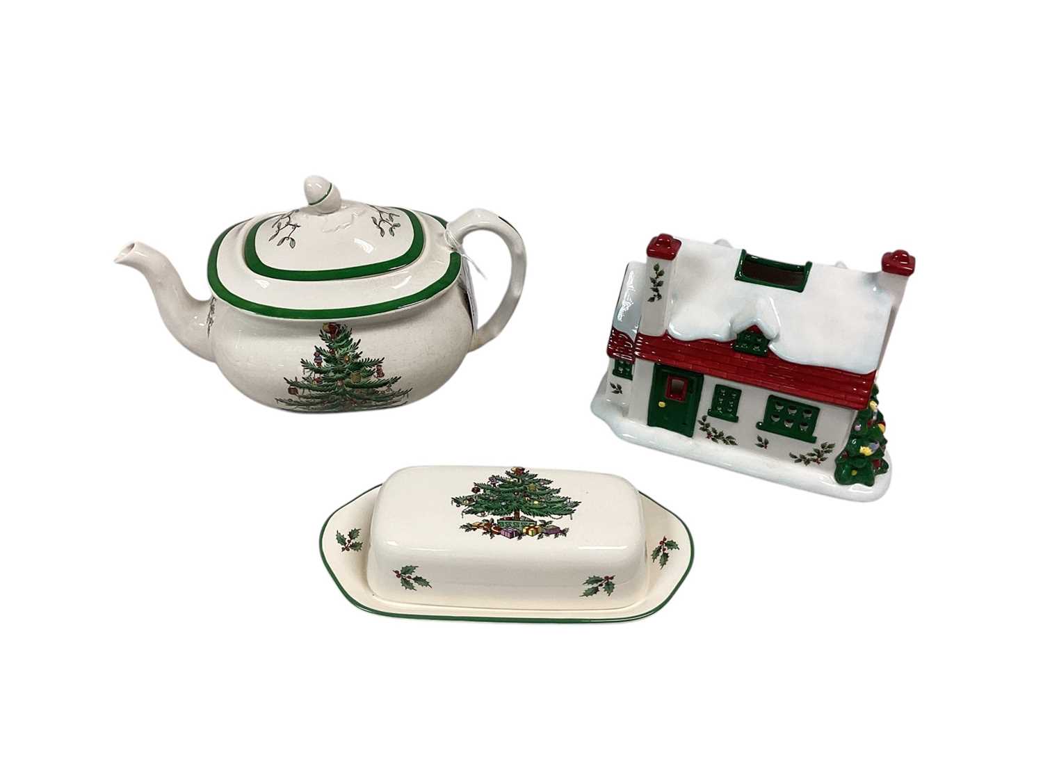 Lot 2752 - Extensive collection of Spode Christmas Tree pattern ceramics to include mugs, tureens, bowls and dishes (qty)