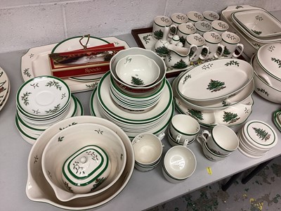 Lot 2752 - Extensive collection of Spode Christmas Tree pattern ceramics to include mugs, tureens, bowls and dishes (qty)