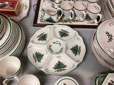 Lot 2752 - Extensive collection of Spode Christmas Tree pattern ceramics to include mugs, tureens, bowls and dishes (qty)