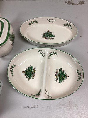 Lot 2752 - Extensive collection of Spode Christmas Tree pattern ceramics to include mugs, tureens, bowls and dishes (qty)