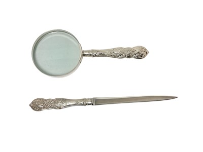 Lot 413 - Silver desk set comprising magnifying glass and paper knife with matching silver handles, 1901