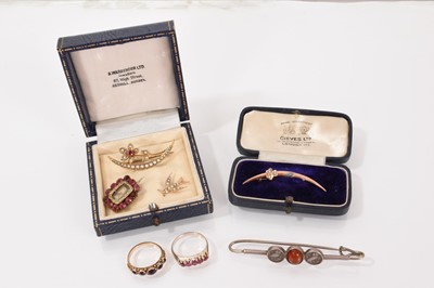 Lot 694 - Group of jewellery to include a late Victorian ruby five stone ring, a Victorian amethyst five stone ring, Regency mourning locket brooch, and three other brooches