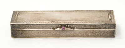 Lot 363 - Early 20th century continental silver seal box with London import marks.
