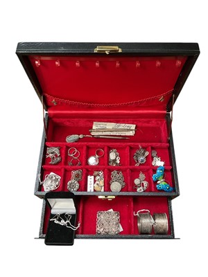 Lot 2 - Group of silver and white metal jewellery