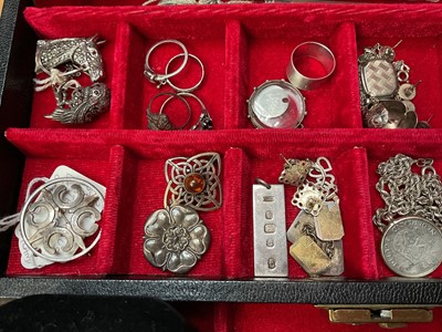 Lot 2 - Group of silver and white metal jewellery
