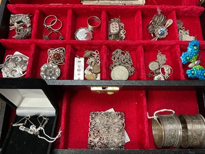 Lot 2 - Group of silver and white metal jewellery
