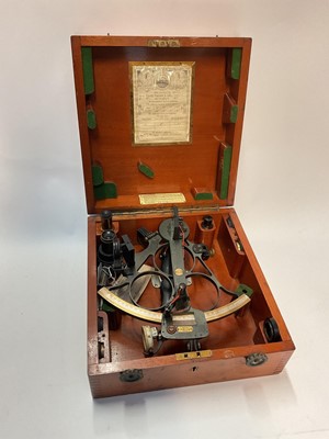 Lot 2403 - 1940s sextant in case