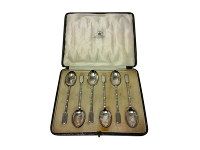 Lot 322 - Art Nouveau cased set of teaspoons by Mappin and Webb