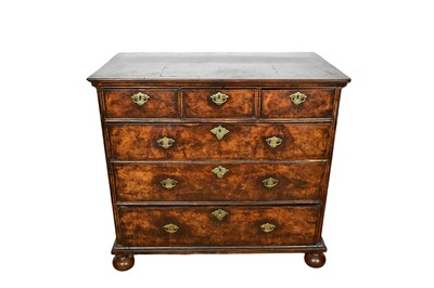 Lot 1671 - Good early 18th century walnut veneered chest of drawers
